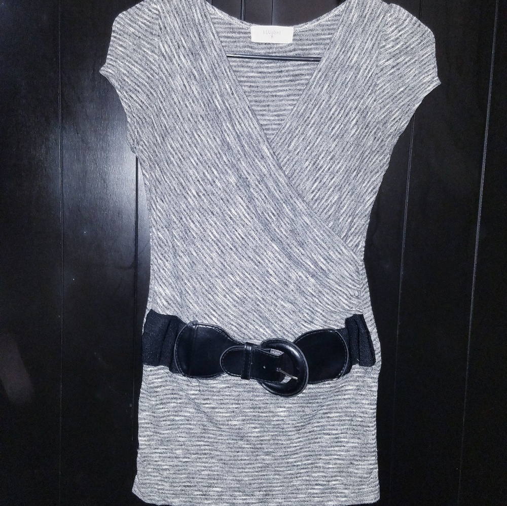 😎4 for $20!** Shirt with attached belt. Sz M